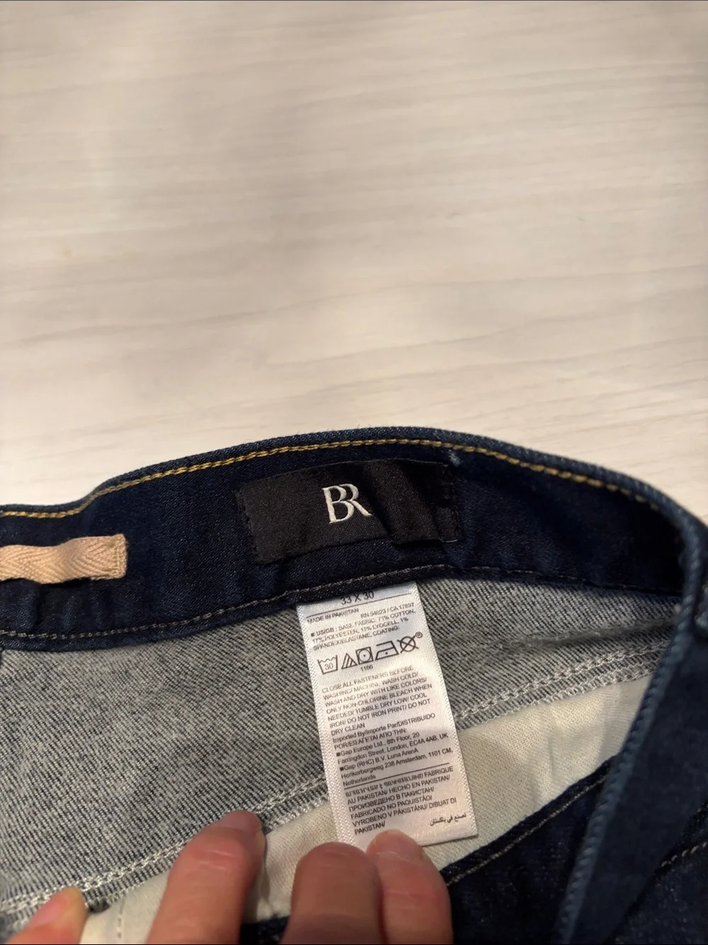 Banana Repiblic Men’s “Traveler” straight leg jeans